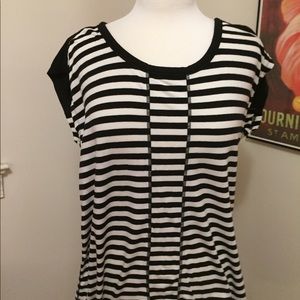 🎬 Black & White Striped Top